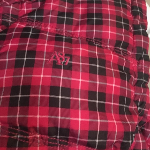 Aeropostale pink and black puffer vest. - Picture 4 of 4